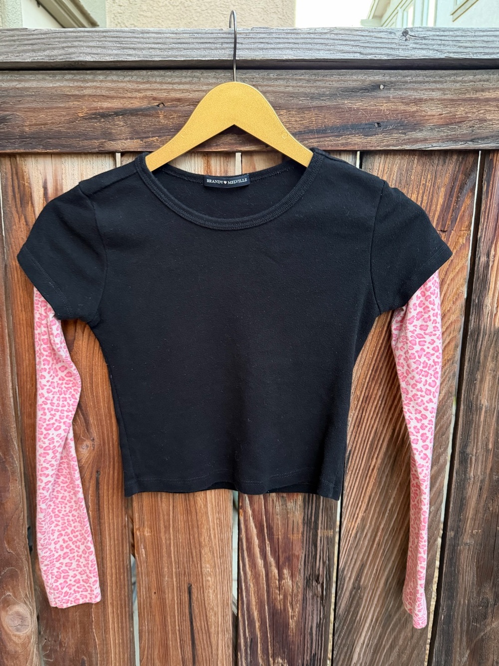 Brandy Melville Black Cropped Tee Pink Leopard Layered Longsleeve
Size (S)